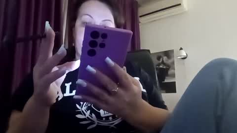 Lora online show from January 22, 2025, 4:02 pm