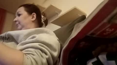 Lora online show from February 18, 2025, 8:25 pm