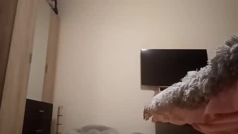 Lora online show from February 19, 2025, 7:05 pm