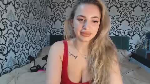 Snapshot of lorasinclare chatting on November 11, 2025, 9:09 am Queen LoraSinClare online show from November 11, 2025, 9:09 am