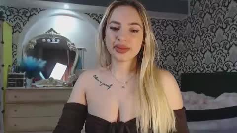 Snapshot of lorasinclare chatting on February 16, 2026, 8:43 am Queen LoraSinClare online show from February 16, 2026, 8:43 am