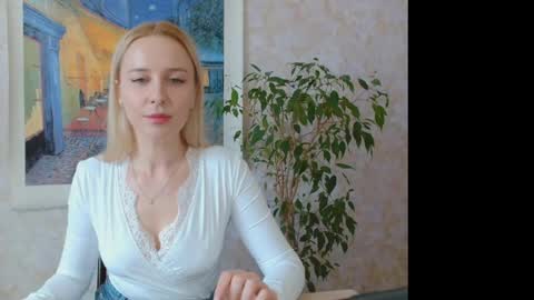 Snapshot of loravine chatting on April 16, 2026, 12:39 pm loravine online show from April 16, 2026, 12:39 pm