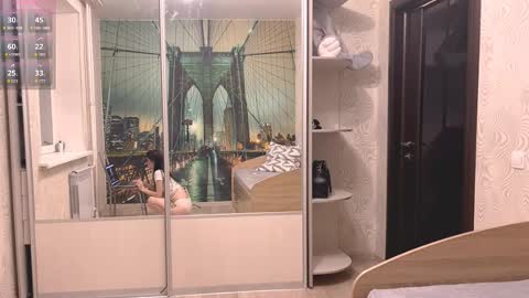 Olivia online show from November 3, 2025, 1:23 pm