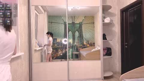 Olivia online show from November 12, 2025, 1:11 pm