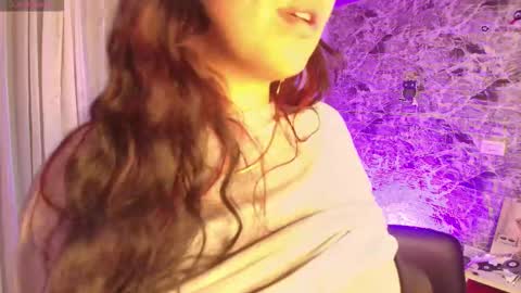 Snapshot of loren_44tits chatting on February 21, 2026, 12:33 am Loren online show from February 21, 2026, 12:33 am