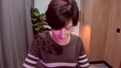 Loren online show from October 22, 2025, 2:28 pm