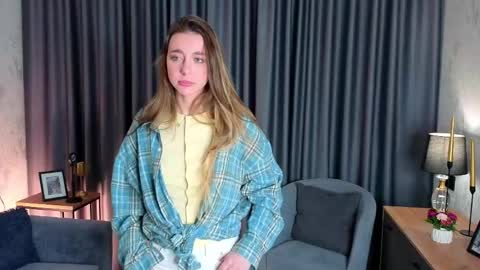 Sophia online show from May 3, 2026, 2:06 am