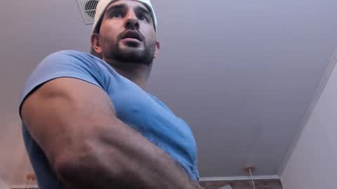  L O R E N Z O  Thumbs Up help  online show from March 8, 2025, 5:33 pm