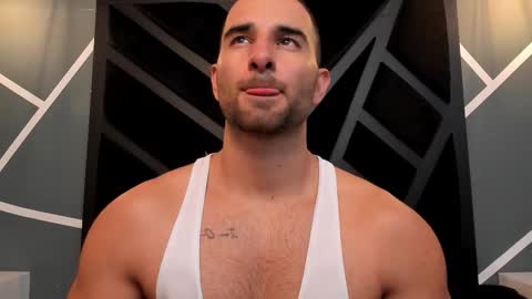  L O R E N Z O  Thumbs Up help  online show from December 16, 2025, 6:02 pm