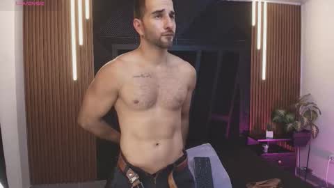  L O R E N Z O  Thumbs Up help  online show from January 17, 2026, 6:00 pm