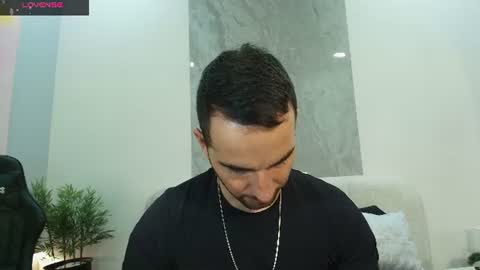 Snapshot of lorenzo_walker_ chatting on June 26, 2026, 5:39 pm L O R E N Z O Thumbs Up help online show from June 26, 2026, 5:39 pm