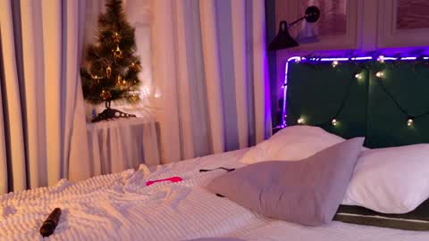 Snapshot of lori_mason chatting on December 19, 2024, 11:03 pm Lori online show from December 19, 2024, 11:03 pm