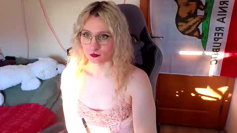 Snapshot of lori_myaf chatting on February 18, 2026, 12:23 pm Lori ----------------------------------- online show from February 18, 2026, 12:23 pm