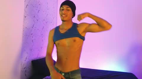 Lorian Vikel  online show from November 16, 2025, 9:09 pm