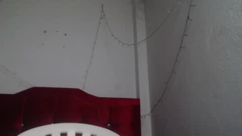 loriiiany online show from April 9, 2026, 6:19 am