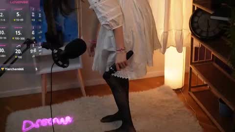 Ivy online show from September 17, 2025, 8:32 pm