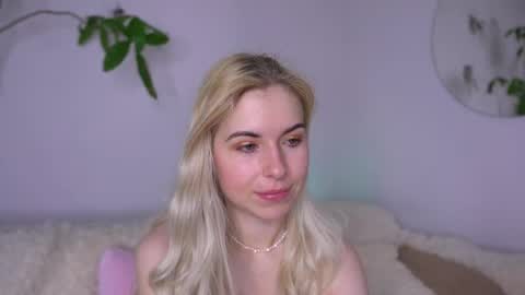 Lorrie online show from April 19, 2026, 8:35 am