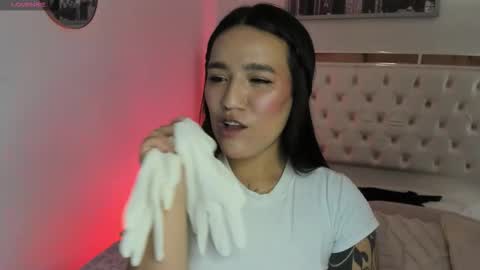 lottie_fox online show from January 7, 2026, 3:31 am