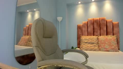 Snapshot of lou_rosse chatting on May 5, 2026, 8:28 pm Lou Rosse online show from May 5, 2026, 8:28 pm