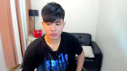 Snapshot of louie_cute_asian chatting on February 1, 2025, 1:34 am Kylie online show from February 1, 2025, 1:34 am