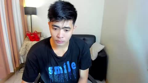Snapshot of louie_cute_asian chatting on February 2, 2025, 12:40 am Kylie online show from February 2, 2025, 12:40 am
