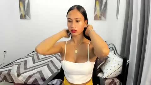 Snapshot of louie_cute_asian chatting on February 17, 2025, 2:09 am Kylie online show from February 17, 2025, 2:09 am