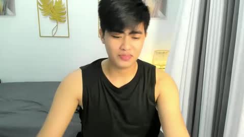 Snapshot of louie_cute_asian chatting on February 27, 2025, 5:13 am Kylie online show from February 27, 2025, 5:13 am