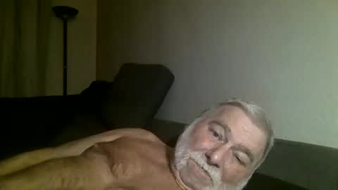 louis_chokdee online show from December 15, 2024, 7:21 pm