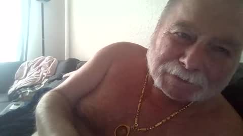 louis_chokdee online show from September 21, 2025, 4:08 pm