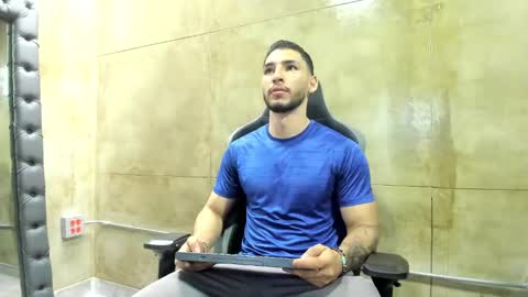 Louis online show from March 4, 2025, 7:11 pm