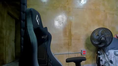 Louis online show from March 11, 2025, 10:53 pm