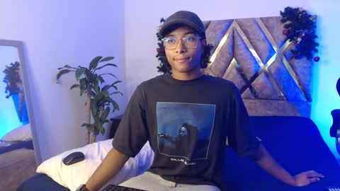 Snapshot of louis_hardstar chatting on December 29, 2024, 1:49 pm Louis Valdz online show from December 29, 2024, 1:49 pm