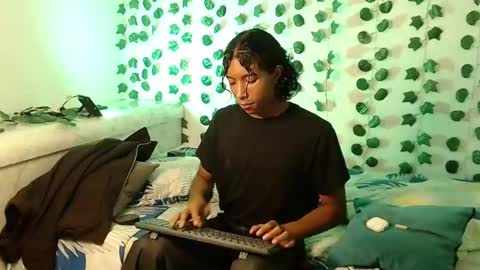 Snapshot of louis_hardstar chatting on February 22, 2025, 12:08 pm Louis Valdz online show from February 22, 2025, 12:08 pm