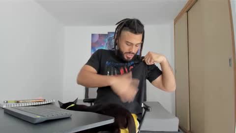 Snapshot of louis_marley_ chatting on February 18, 2025, 5:21 pm louis_marley_ online show from February 18, 2025, 5:21 pm