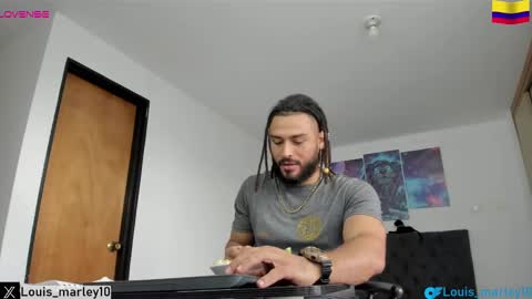 Snapshot of louis_marley_ chatting on February 26, 2025, 10:09 pm louis_marley_ online show from February 26, 2025, 10:09 pm