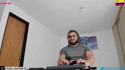 Snapshot of louis_marley_ chatting on March 7, 2025, 7:27 pm louis_marley_ online show from March 7, 2025, 7:27 pm