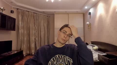 Snapshot of louis_preston chatting on December 15, 2024, 4:04 pm Mark online show from December 15, 2024, 4:04 pm