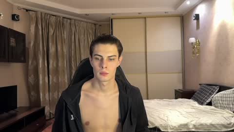 Snapshot of louis_preston chatting on January 10, 2025, 2:35 am Mark online show from January 10, 2025, 2:35 am