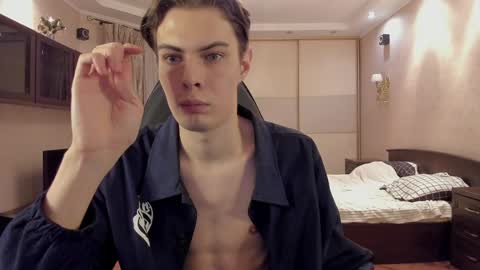 Snapshot of louis_preston chatting on January 30, 2025, 4:45 pm Mark online show from January 30, 2025, 4:45 pm