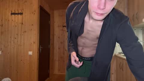 Snapshot of louis_preston chatting on February 9, 2026, 7:34 am Mark online show from February 9, 2026, 7:34 am