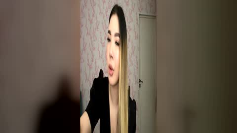 Snapshot of louise_kiss_ chatting on March 24, 2026, 9:14 am Loulse online show from March 24, 2026, 9:14 am