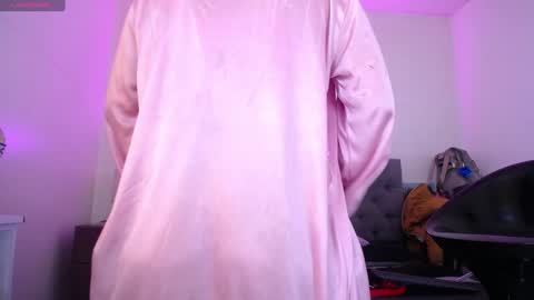  LouIse  online show from January 15, 2025, 8:58 pm