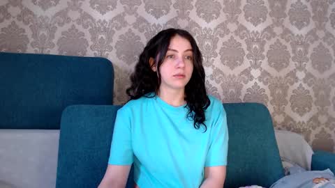 Snapshot of louise_phlox chatting on March 5, 2025, 8:10 am Louise online show from March 5, 2025, 8:10 am