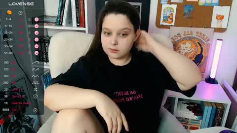 Mia  online show from March 26, 2026, 10:32 am