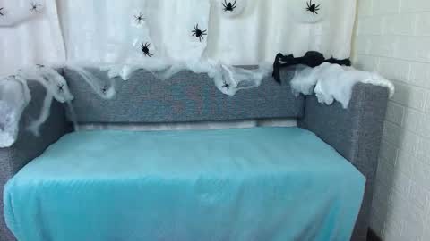 love bella  online show from October 7, 2025, 12:30 am