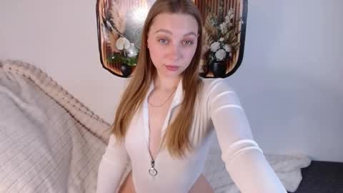 love bella  online show from April 24, 2026, 12:13 am