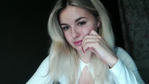 Megane online show from April 18, 2026, 7:51 pm