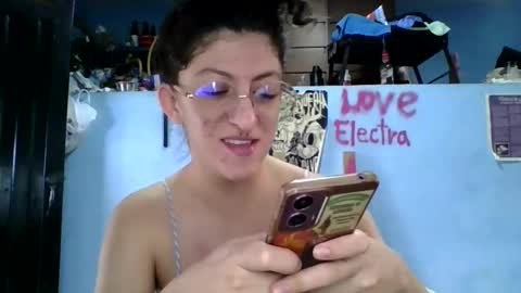Snapshot of love_electra chatting on January 19, 2026, 4:33 pm love_electra online show from January 19, 2026, 4:33 pm