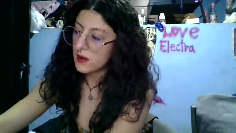 Snapshot of love_electra chatting on March 17, 2026, 1:32 am love_electra online show from March 17, 2026, 1:32 am
