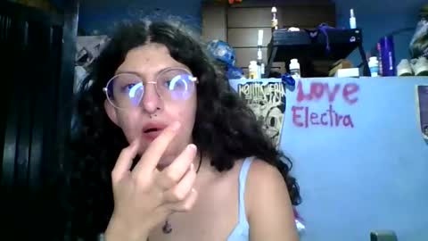 Snapshot of love_electra chatting on March 20, 2026, 2:49 am love_electra online show from March 20, 2026, 2:49 am